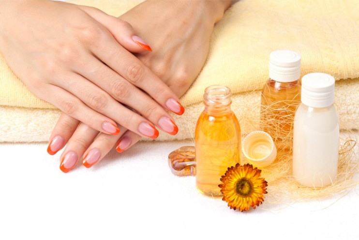 Des ongles plus forts et en bonne santé avec l'huile de ricin